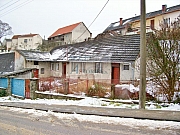 Náměšť nad Oslavou obec Ocmanice rodinný dům 3+1 vedlejší objekt studna zahrada sklep